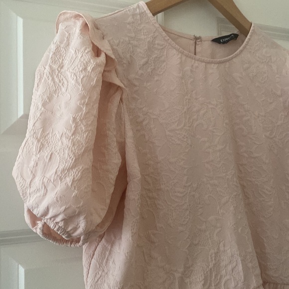 EXPRESS Textured Floral Blouse with Ruffles and Puff Sleeves - Picture 2 of 10